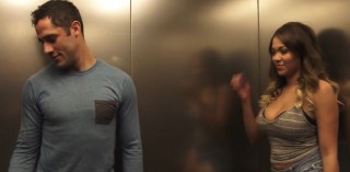 Oční kontakt ve výtahu a už je z toho vostrá prcačka - freevideo