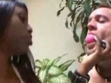 Prsatá černoška vychovává ze svého muže poslušného otroka - freevideo